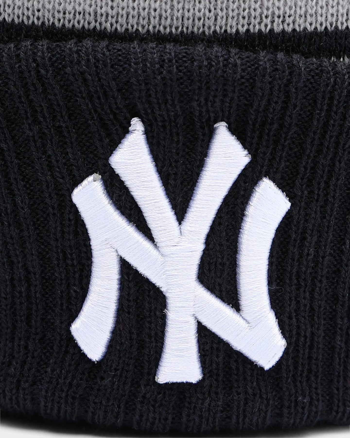 New Era New York Yankees Team Stripe Script Pom Beanie Team