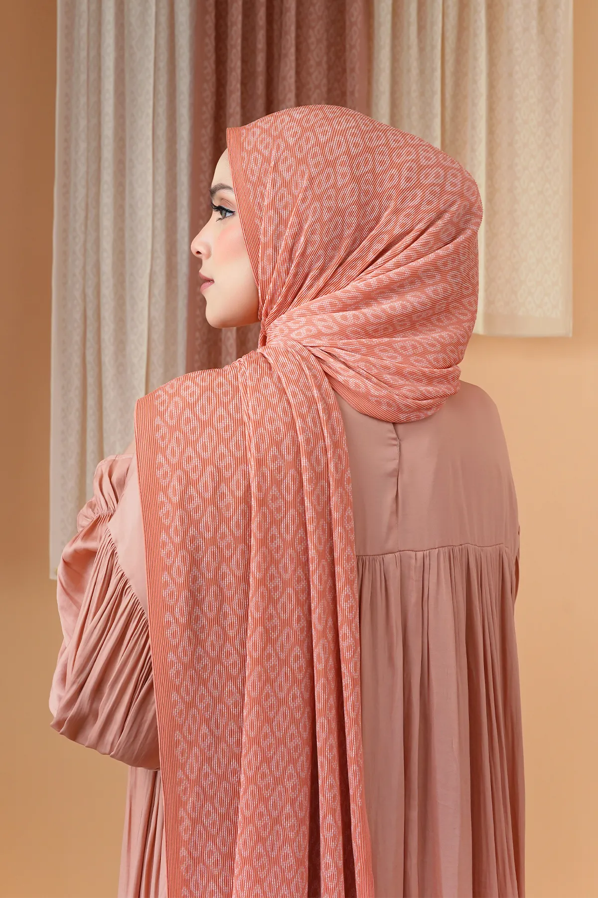 Tapis Pleated Shawl - Coral