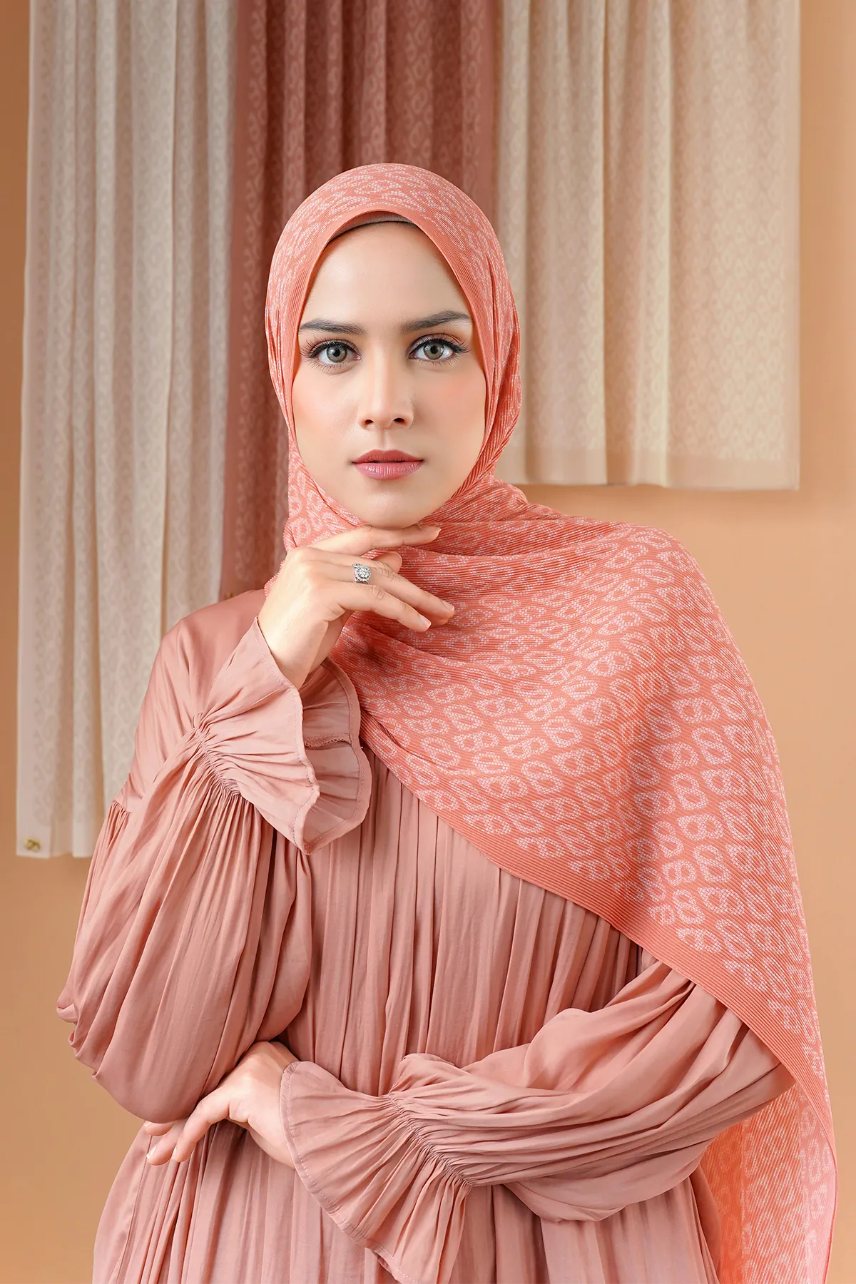 Tapis Pleated Shawl - Coral