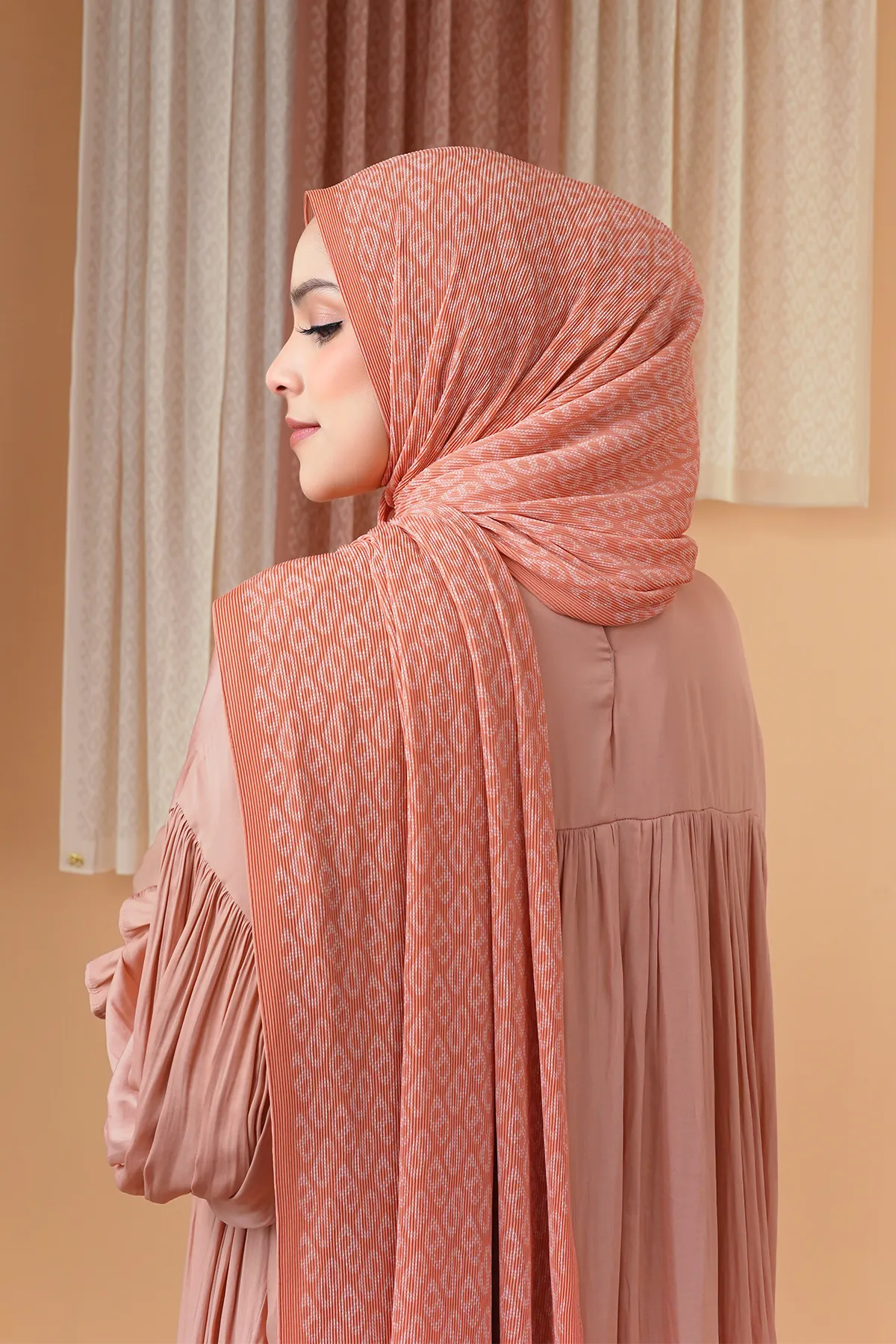 Tapis Pleated Shawl - Coral