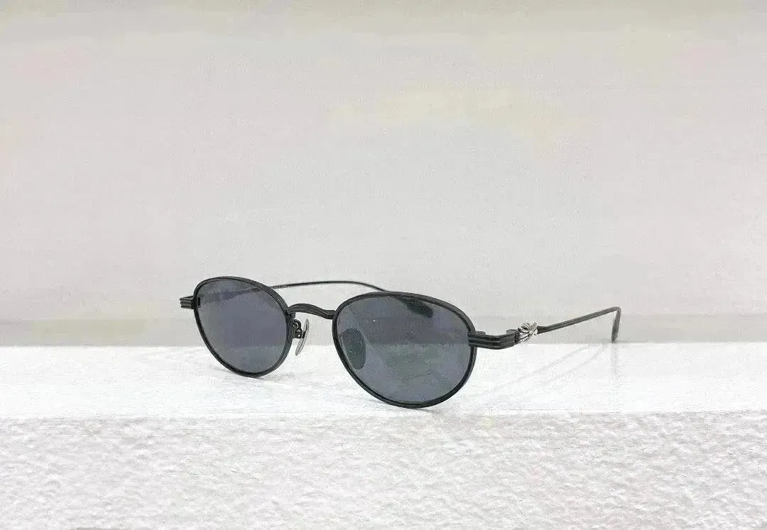 Versatile UV Resistant Sunglasses With Oval Shape